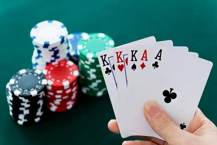 Poker Tại FastGame888: Lá Bài Bí Ẩn Đằng Sau Màn Hình